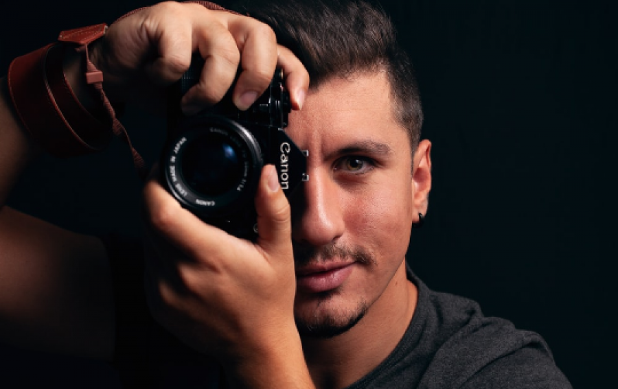 Looking for vaccinated photographers for half day event in Dubai - (opened to all nationalities and gender)